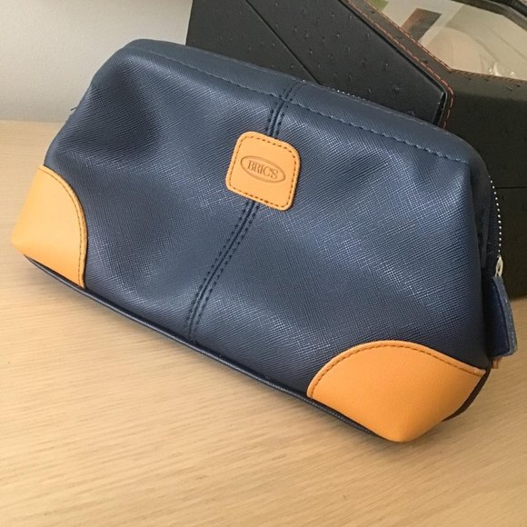 BRICS x Qatar Airlines Italian luxury luggage company/Washbag/makeup bag/unisex - Picture 4 of 6